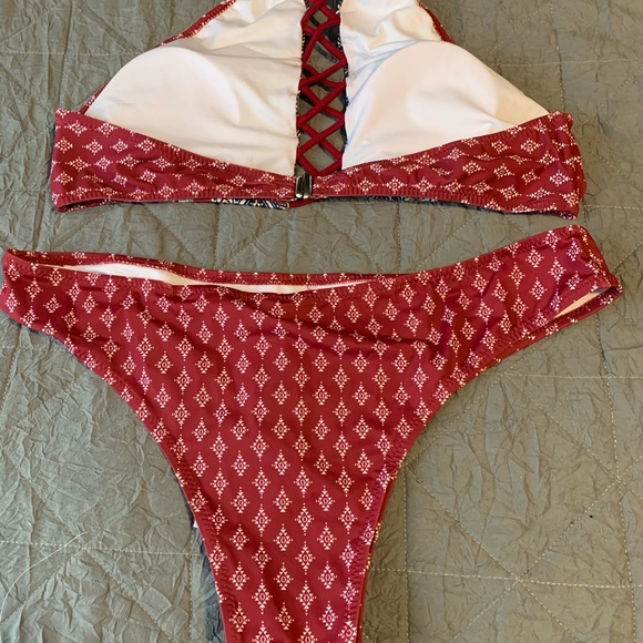 Bikini - Picture 2 of 3